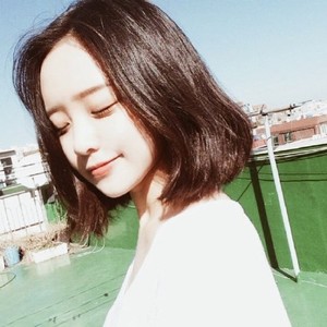 短发女生头像