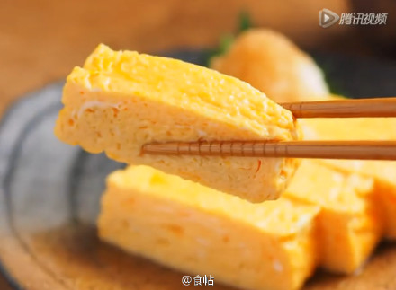 正宗铜锅厚蛋烧|将传统铜锅用油加热"开锅",可以达到"不粘锅"的效果.
