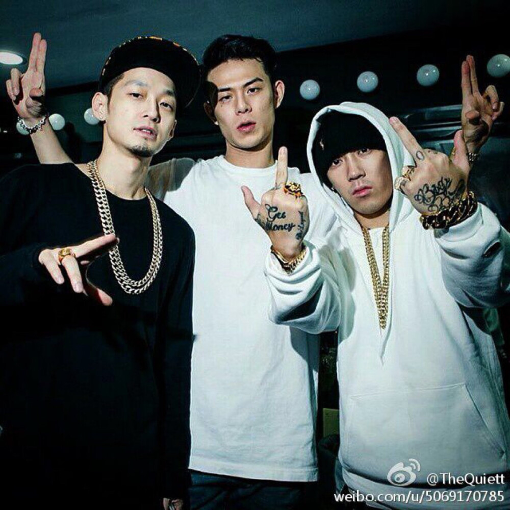 illionaire records左边the quitte 中间beenzino 右边dok2 cr.logo