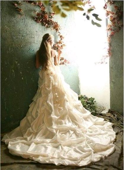 女生时尚唯美豪华欧式新娘长拖地婚纱