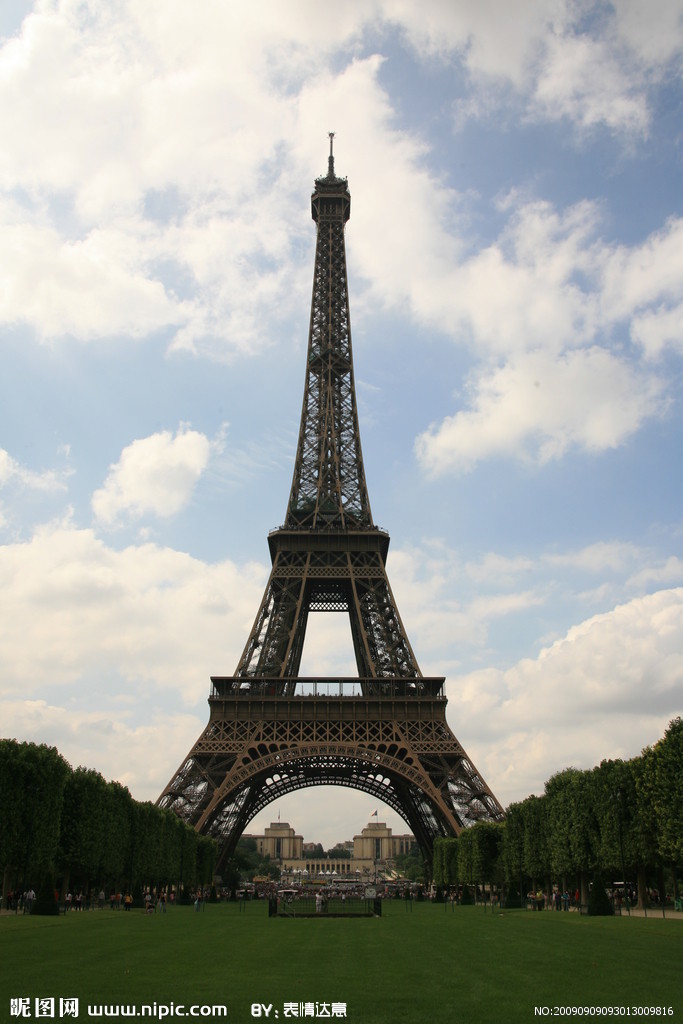 埃菲尔铁塔(法语:la tour eiffel;英语:eiffel tower)矗立在法国巴黎