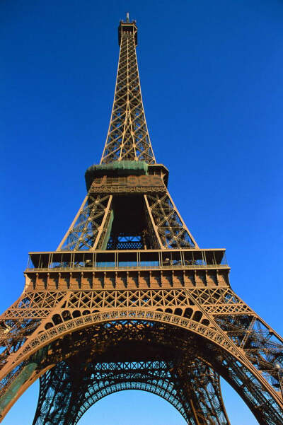 eiffel;英语:eiffel tower)矗立在法国巴黎的战神广场,是世界著名建筑