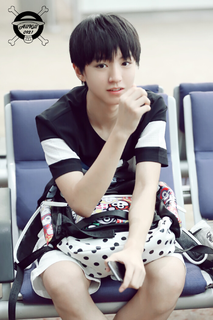 tfboys王俊凯 cr.logo