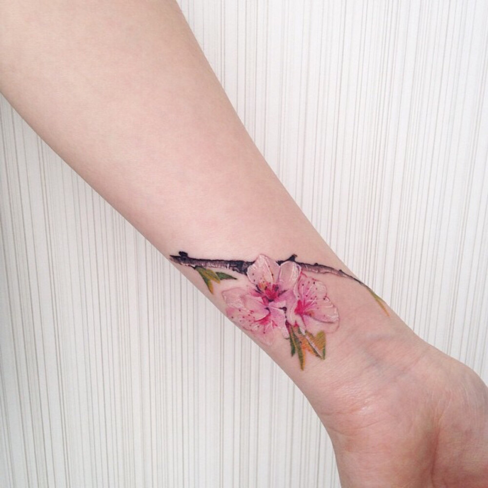 手腕小清新桃花朵朵纹身樱花纹身