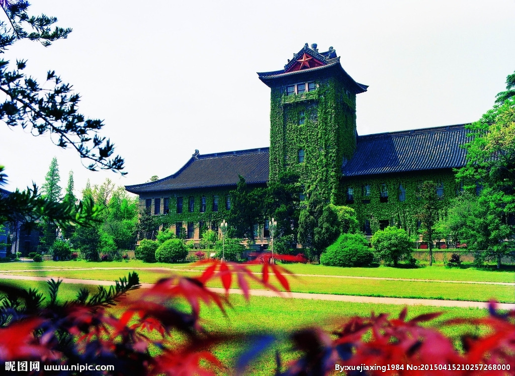 【南京大学】北大楼,原金陵大学钟楼,大楼采用中国传统的建筑形式设计