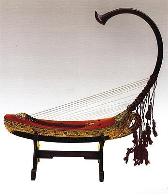 箜篌,是中国汉族十分古老的弹弦乐器.最初称"坎侯"或"空侯".