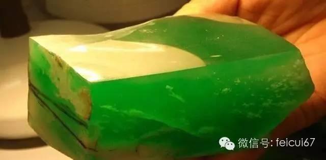 1,龙石种帝王绿 极品龙石种料子,是整块翡翠当中最好的一部分,所以称