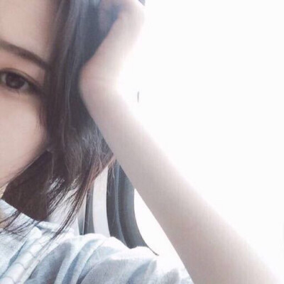 很丧女生眼睛