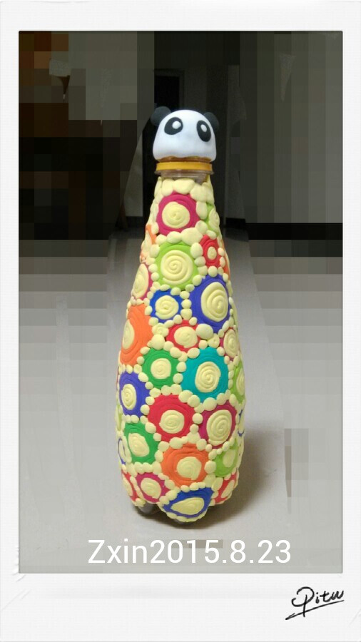《五彩斑斓的瓶子》花了三个多小时,用剩的轻粘土做出来的,夏天的缘故