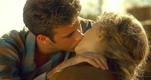 接吻 电影 亲亲 情侣 截图 桌面 热恋 kiss 恋爱 告