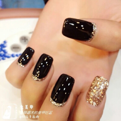 黑色美甲