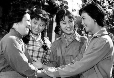 廖学秋,(左二)1954年2月1日出生于四川成都,峨眉电影制片厂演员,北京