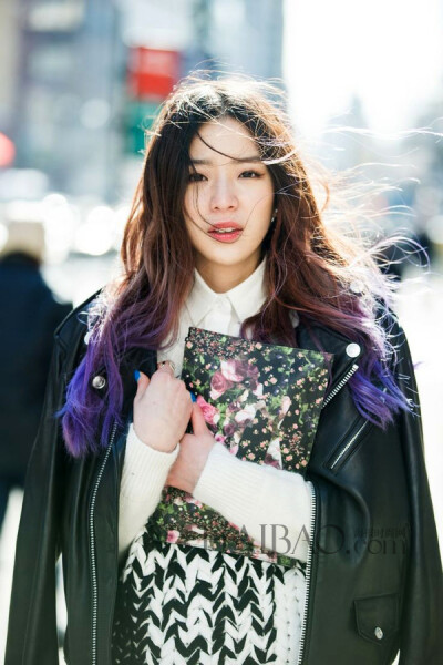 irene kim#韩国模特,凭着一头彩色渐变长发在2014秋冬首尔时装周秀