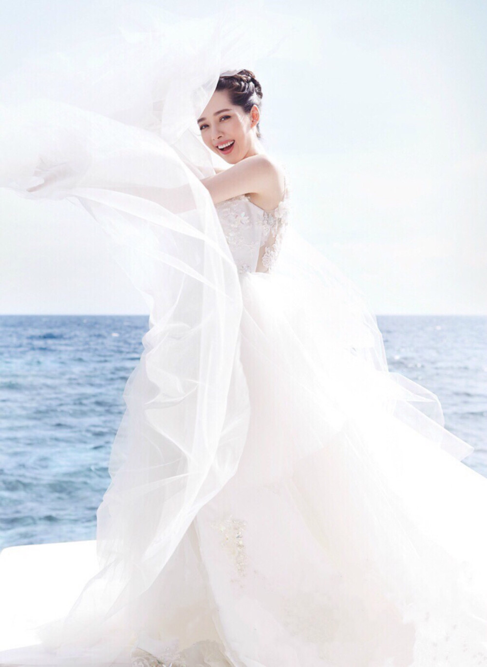 【明星画报】锁屏壁纸 时尚新娘 婚纱摄影《大日子》郭碧婷