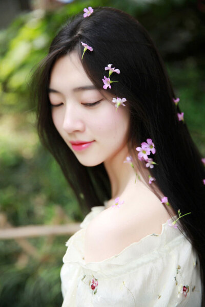 你若回眸,一笑倾城.你若不离,我亦不弃!