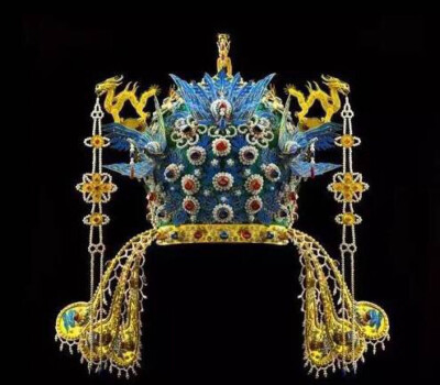 冠饰是中国古代贵族女子的重要饰品,从唐朝到明朝都有华丽典雅的冠饰