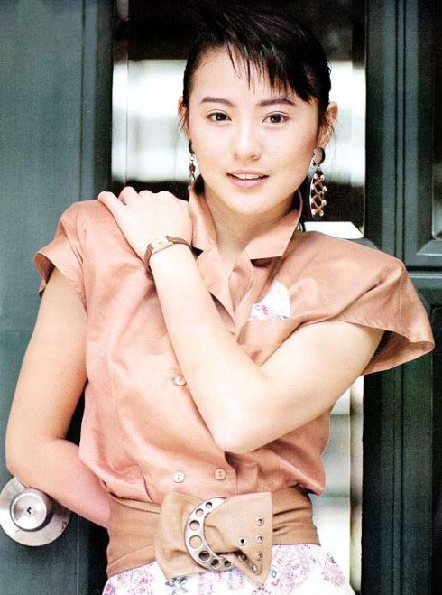 1980年,15岁的李赛凤因饰演《大地恩情》中的杨亚满出道.