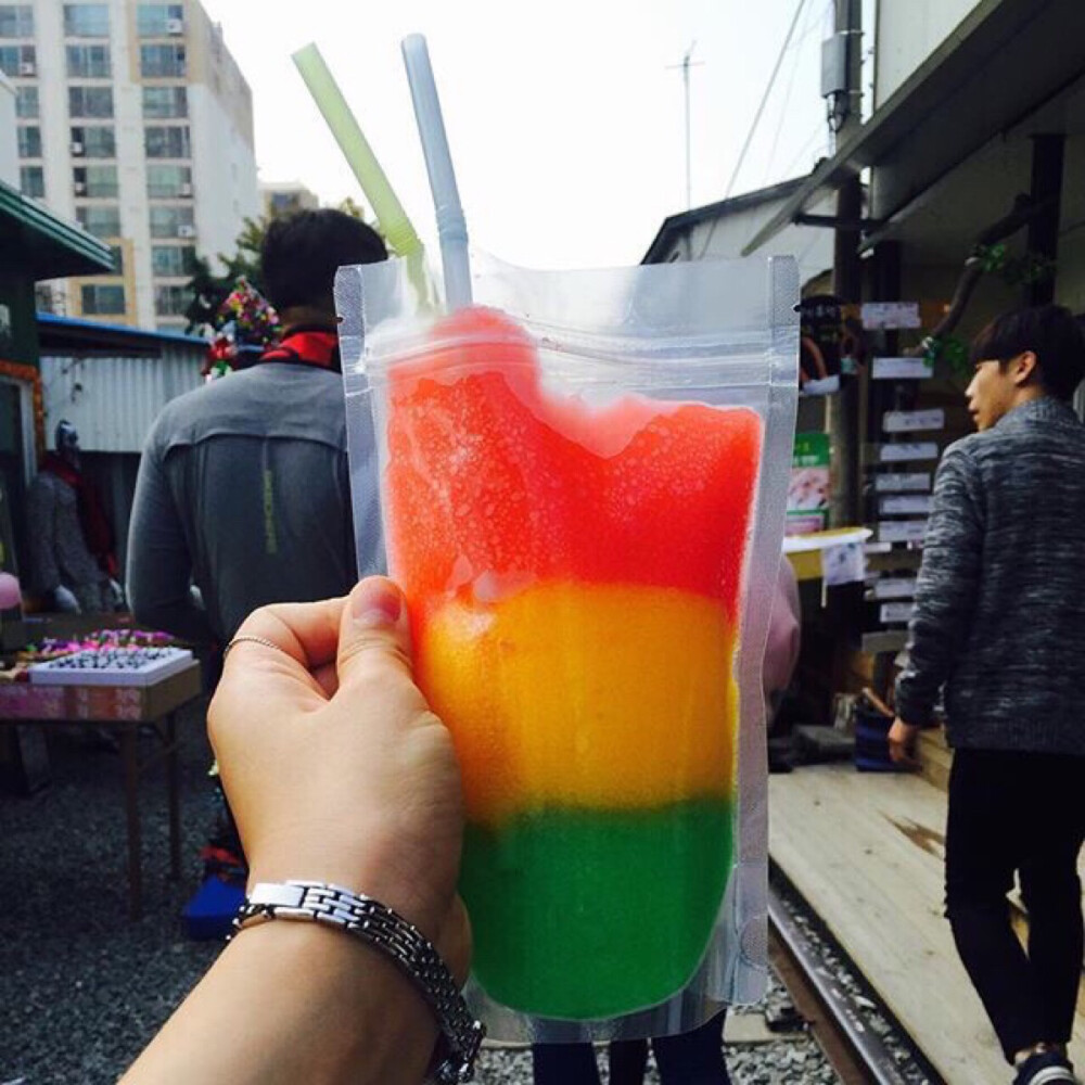韩国美食 三色彩虹冰
