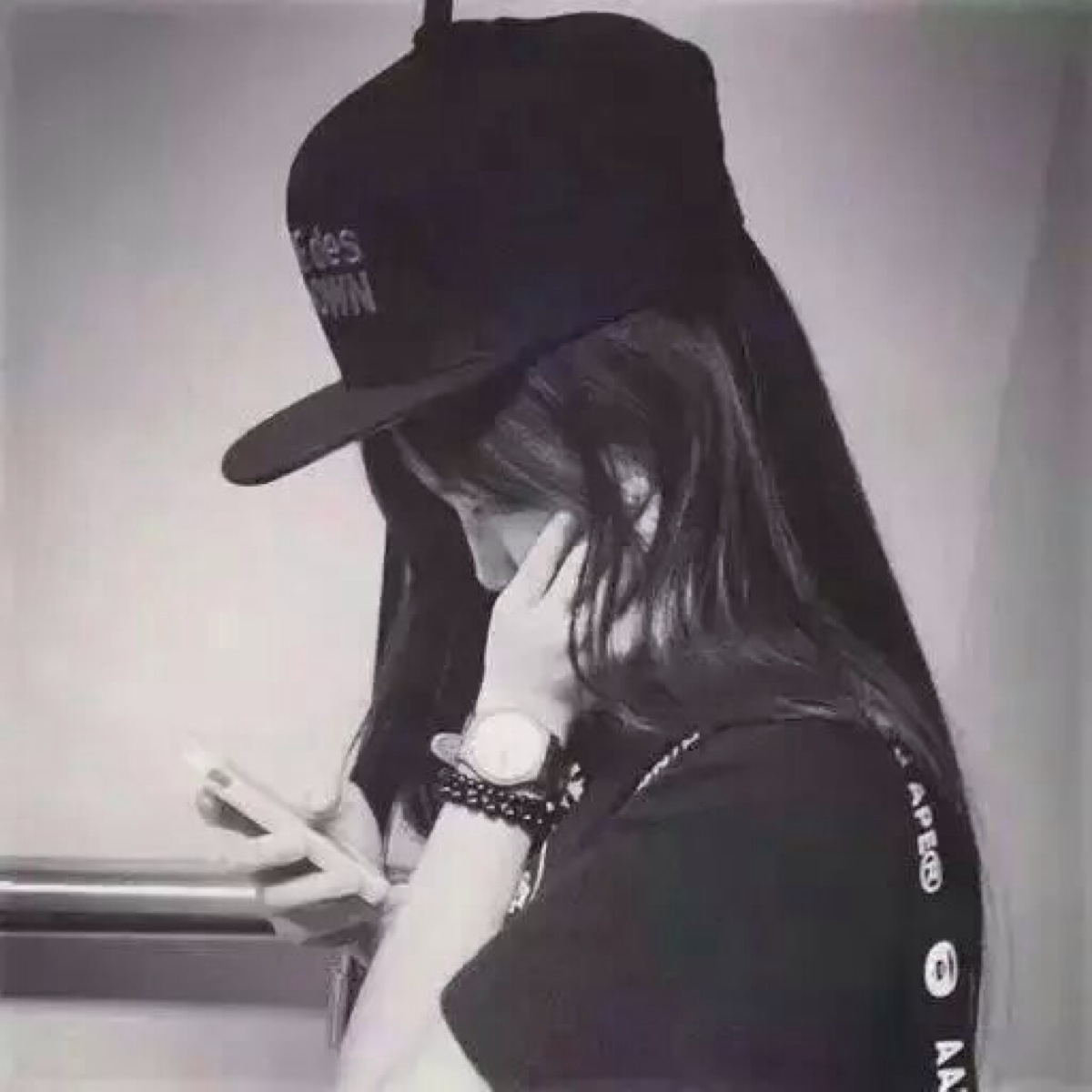 女生头像 长发 黑白