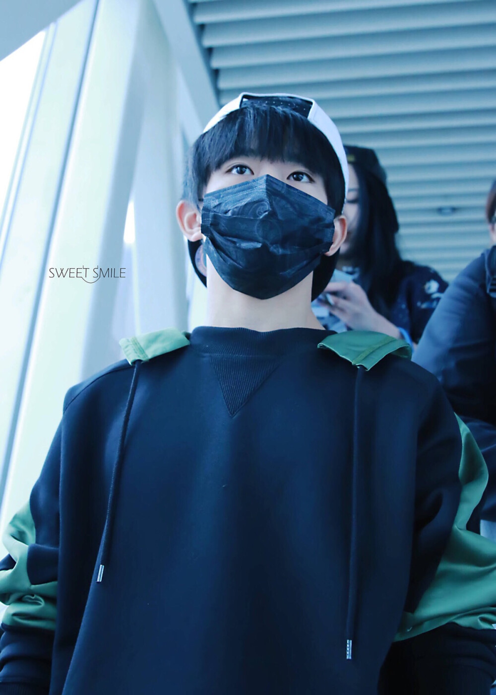 tfboys易烊千玺 151104 北京赴深圳 高清 cr.logo 机场图