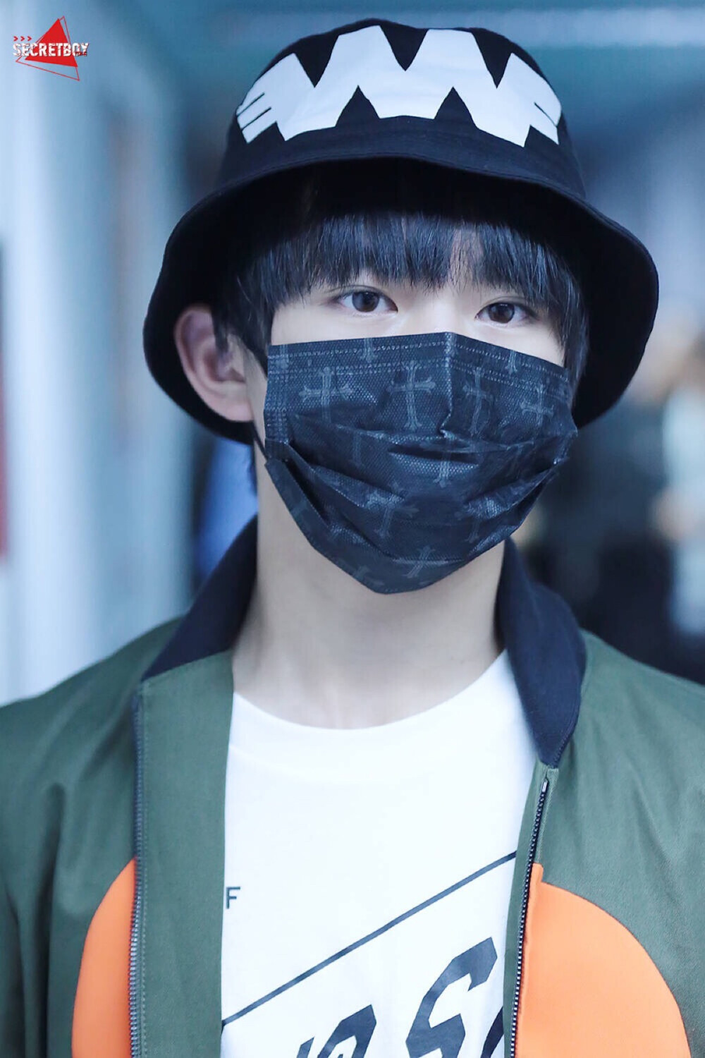 tfboys易烊千玺 151105 深圳赴北京 高清 cr.logo 机场图