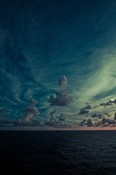 大海 天空 蓝色 壁纸 桌面 海水 海边 海浪 浪花