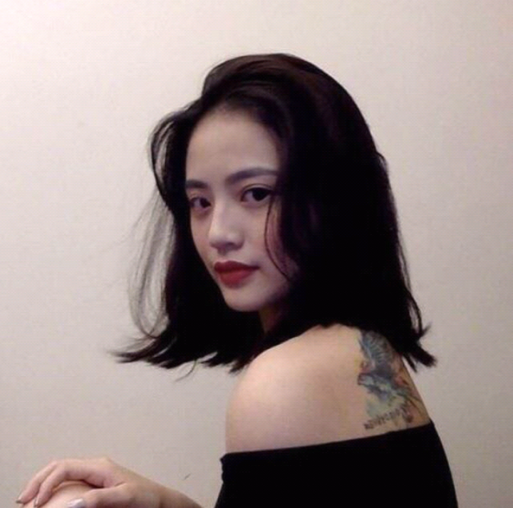 后背女生头像