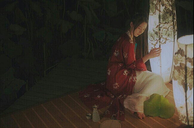 红尘梦里惹相思,卧听风雨醉旧事.