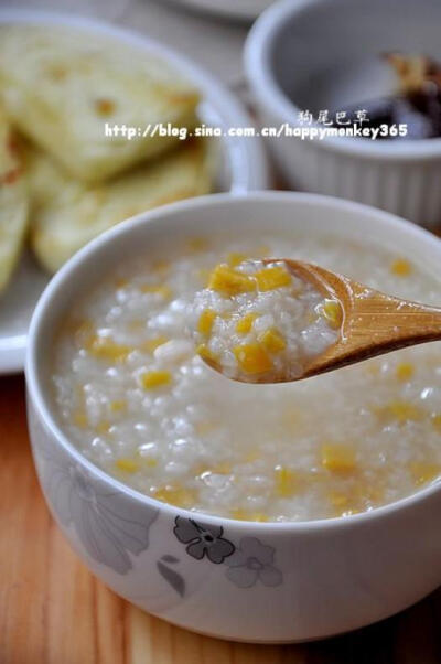 下面就来简单介绍一下红薯粥的家常做法.原文转自:靠垫网—素食煮意?