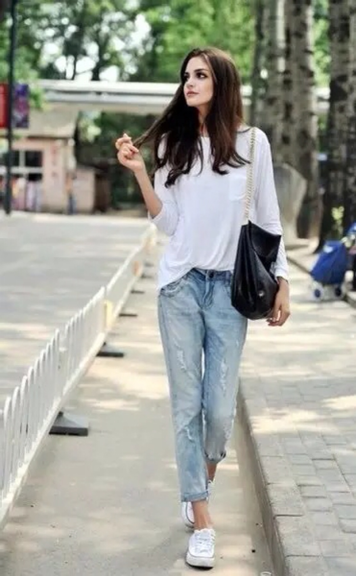 夏天，一见钟情的白衬衣搭配牛仔裤，既满足了宽大舒适又时髦_鱼司辰YuSiChen_新浪博客