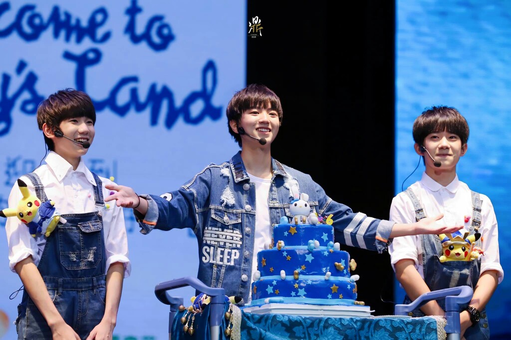 tfboys 150919 王俊凯十六岁生日会王俊凯的星光游乐园【绕几圈长围巾