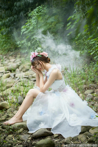 点赞  评论  绝美婚纱艺术照 仙境般的拍摄 冰绿色婚纱 0 19 秋秋