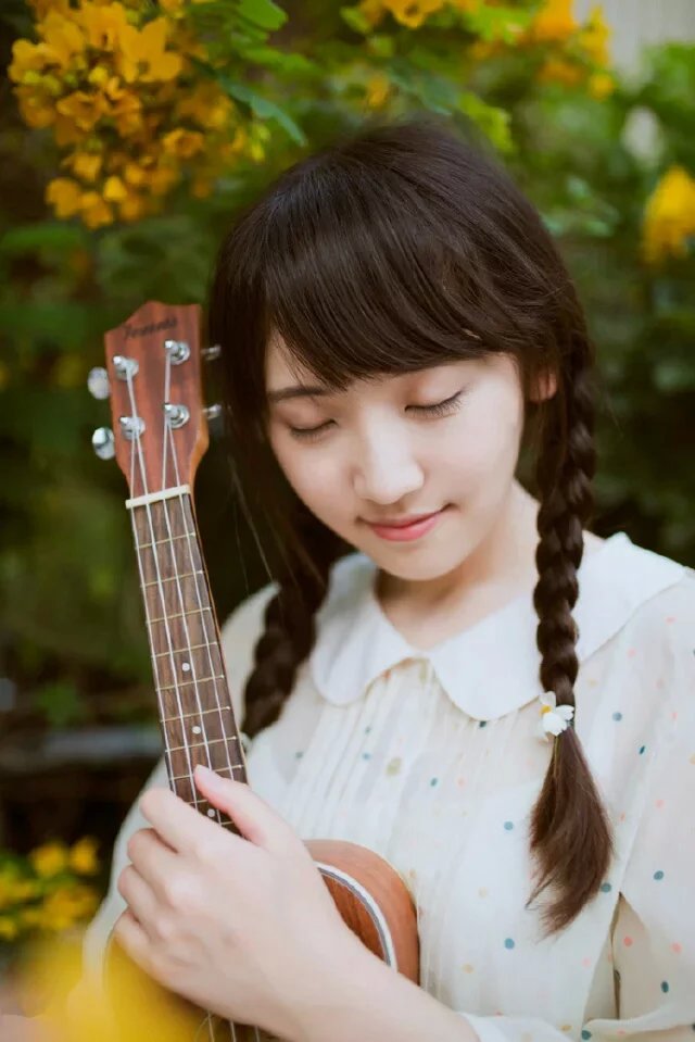 哀草连横向晚晴,半城柳色半声笛。 枉将绿…-堆