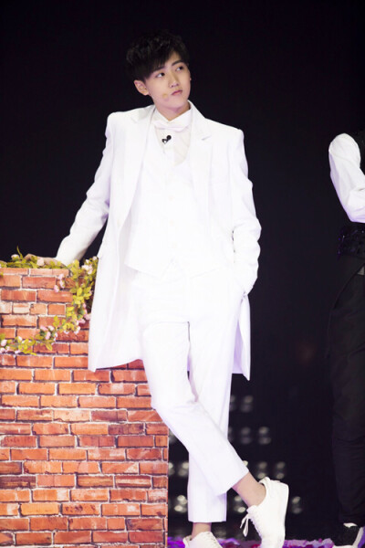 焉栩嘉个人微博图片去水印