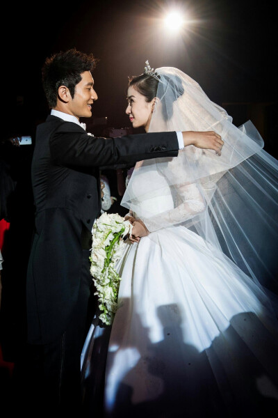 angelababy婚礼进场,angelababy的婚礼现场 黄晓明 angelababy杨颖 结婚照 明星婚礼