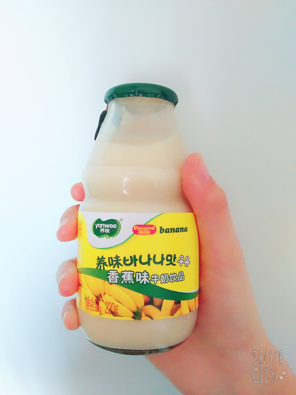 养味香蕉味牛奶饮品有四种口味:哈密瓜,香蕉,原味,还有椰子(拢月认为