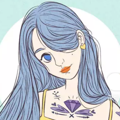 长发纹身女孩的静美