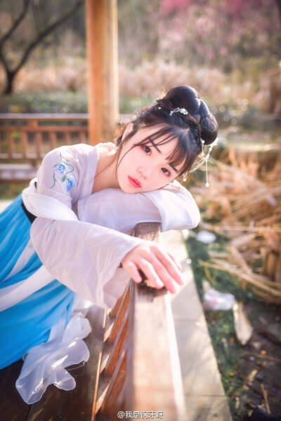 红颜一笑,似若梅花香百里.