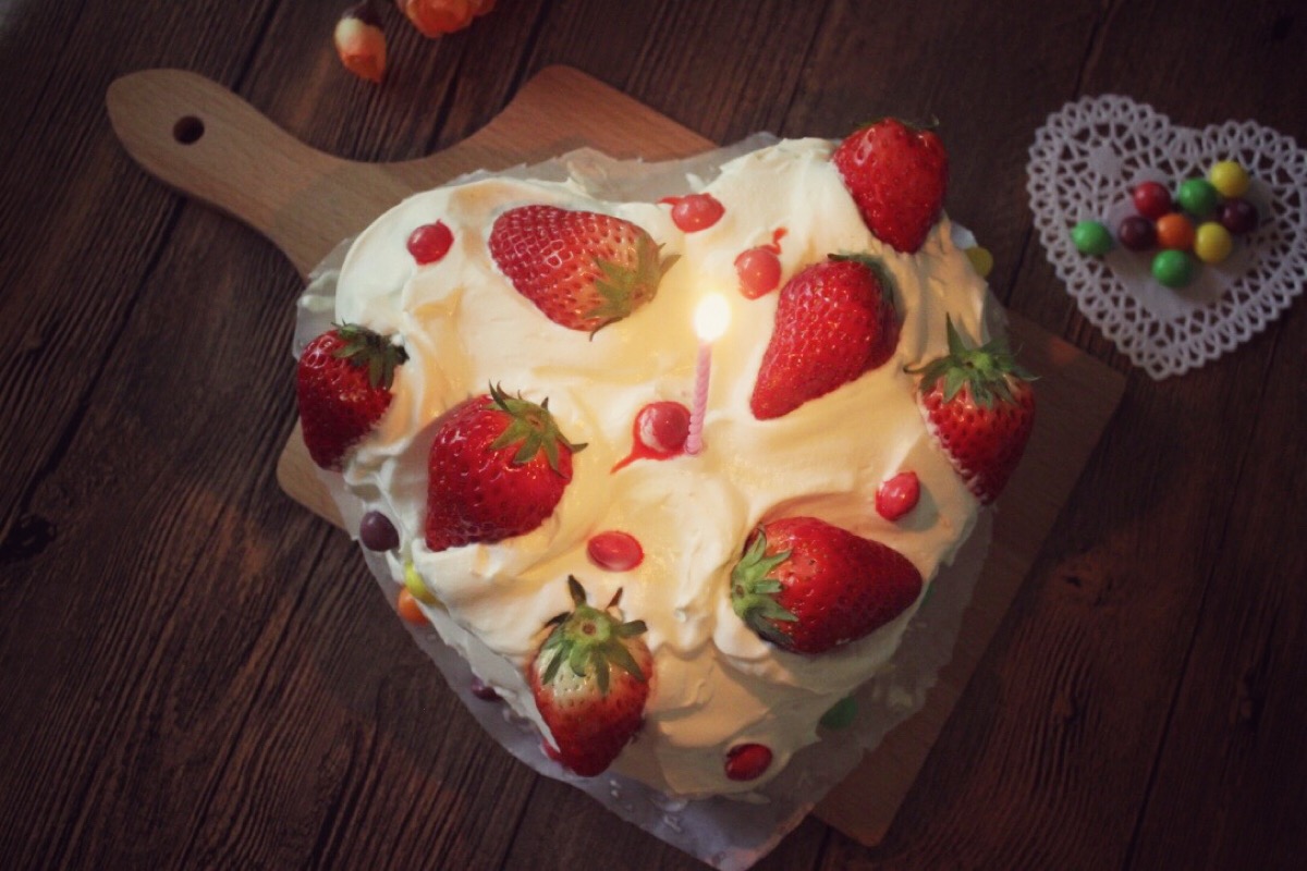 自制简易版草莓奶油生日蛋糕