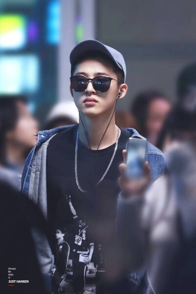 金韩彬 b.i 壁纸 cr.logo