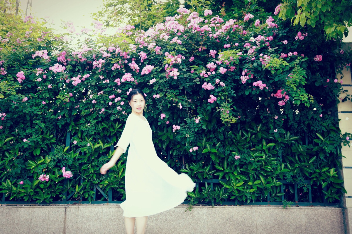 蔷薇白裙