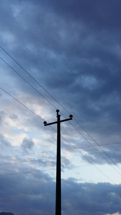 电杆与天空