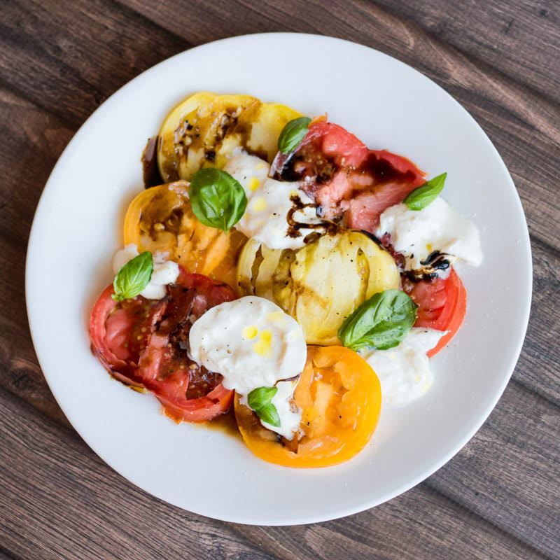 caprese salad with burrata 卡普与奶酪沙拉 素食主义