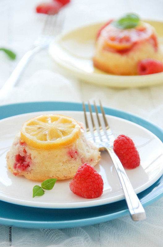 raspberry lemon upside-down tea cakes 覆盆子柠檬颠倒下午茶蛋糕