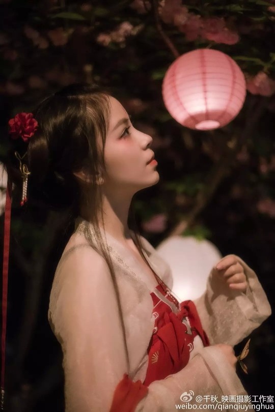 古风,中国风,女子,唯美,情感,画中人,汉服,灯笼,夜