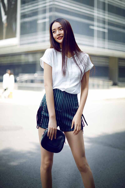 女装 时尚搭配 封面 人物 街拍
