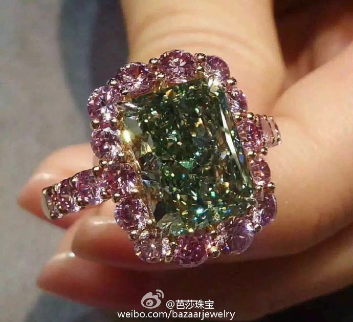 钻石戒指the aurora green,经gia评定为世界上最大的天然鲜彩绿色钻石