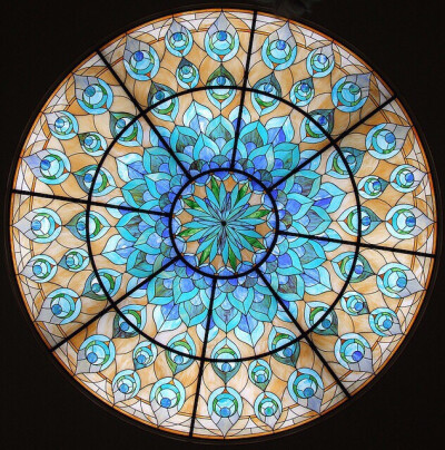 西方教堂彩色镶嵌玻璃设计