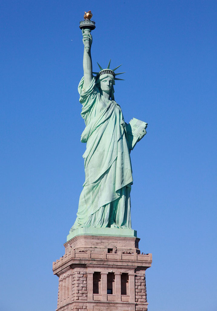 自由女神像(英语:liberty enlightening the world,法语:liberté