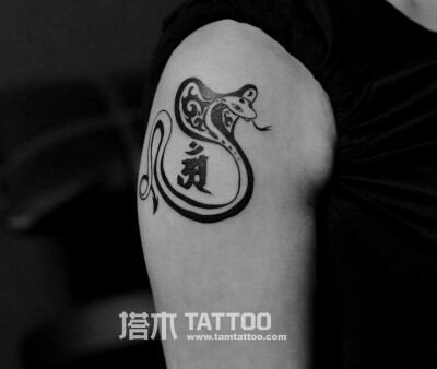 手臂蛇图腾纹身,梵文本命佛纹身,生肖纹身图案.